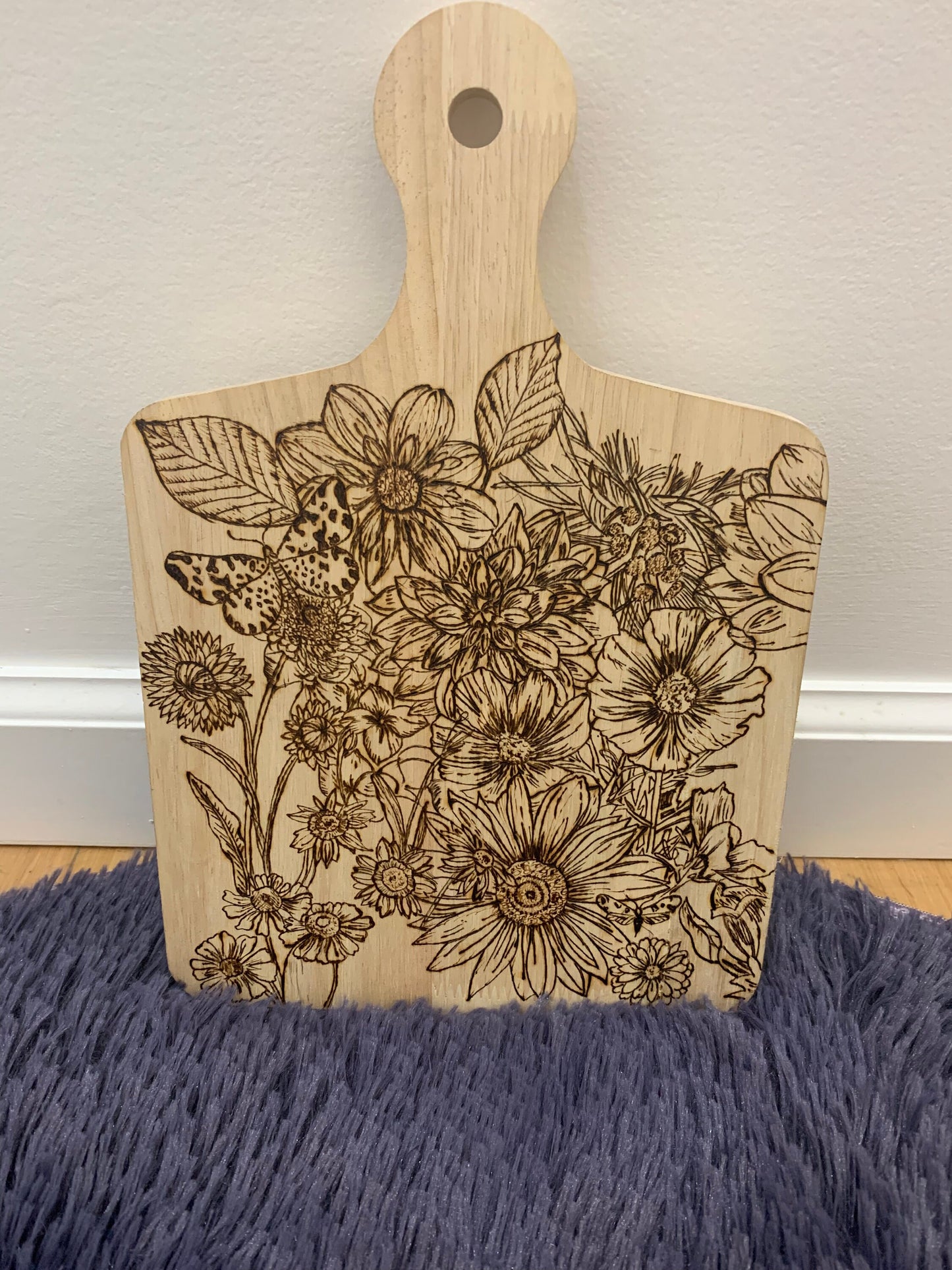 Floral hand burned decorative cutting board - handmade gifts - gifts for mom - cutting board art - wood - wood decor - woodburning art